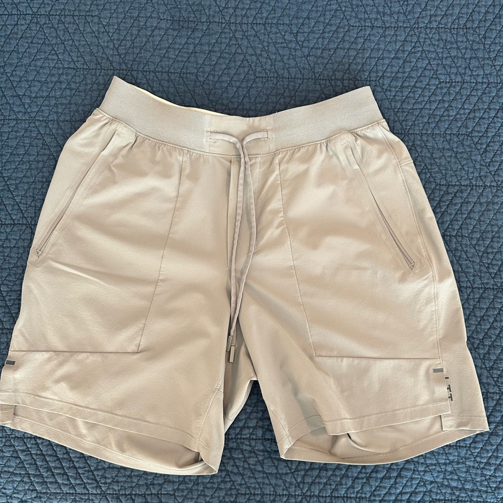 Light grey lululemon Men’s Licensed To Train - linerless 7” shorts